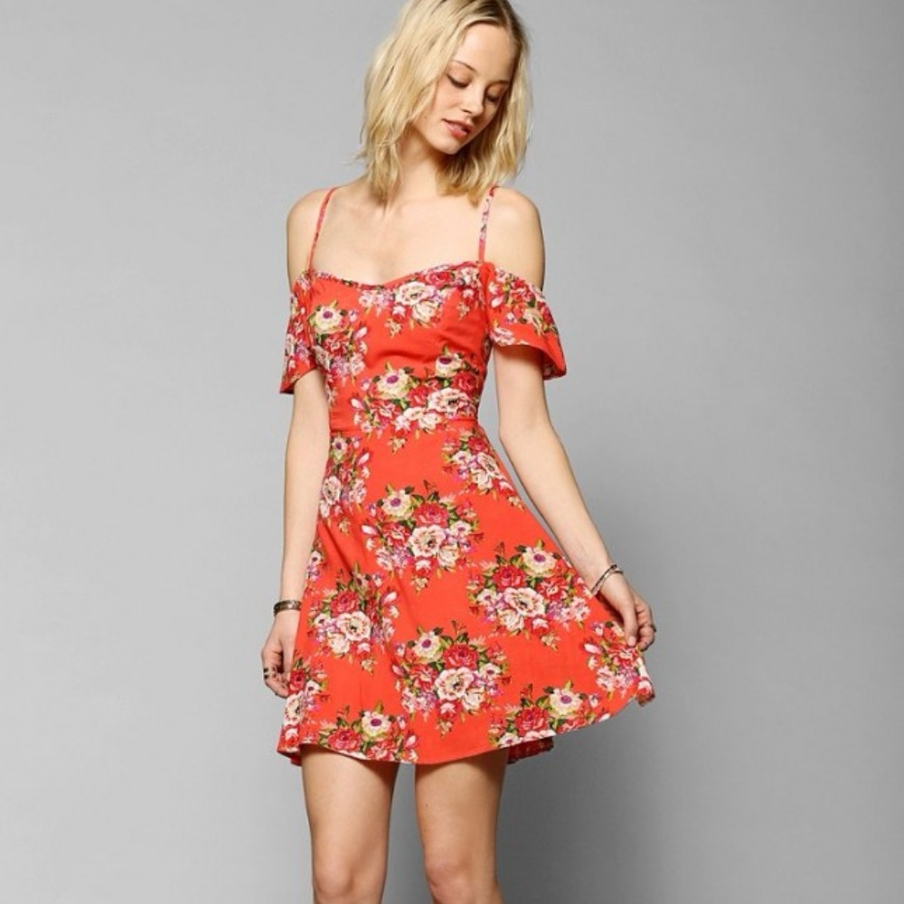 BAND OF GYPSIES- Red Minidress with Floral Pattern